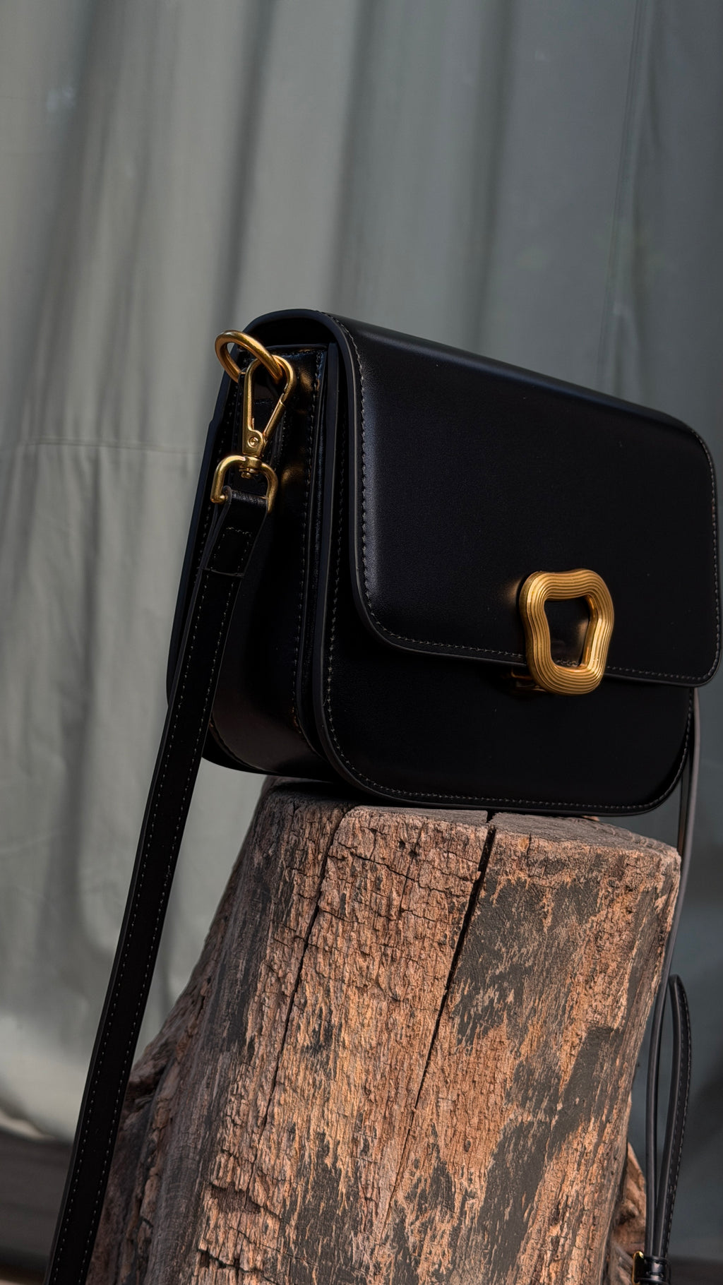 Geanta  Léa din piele naturală- crossbody compact