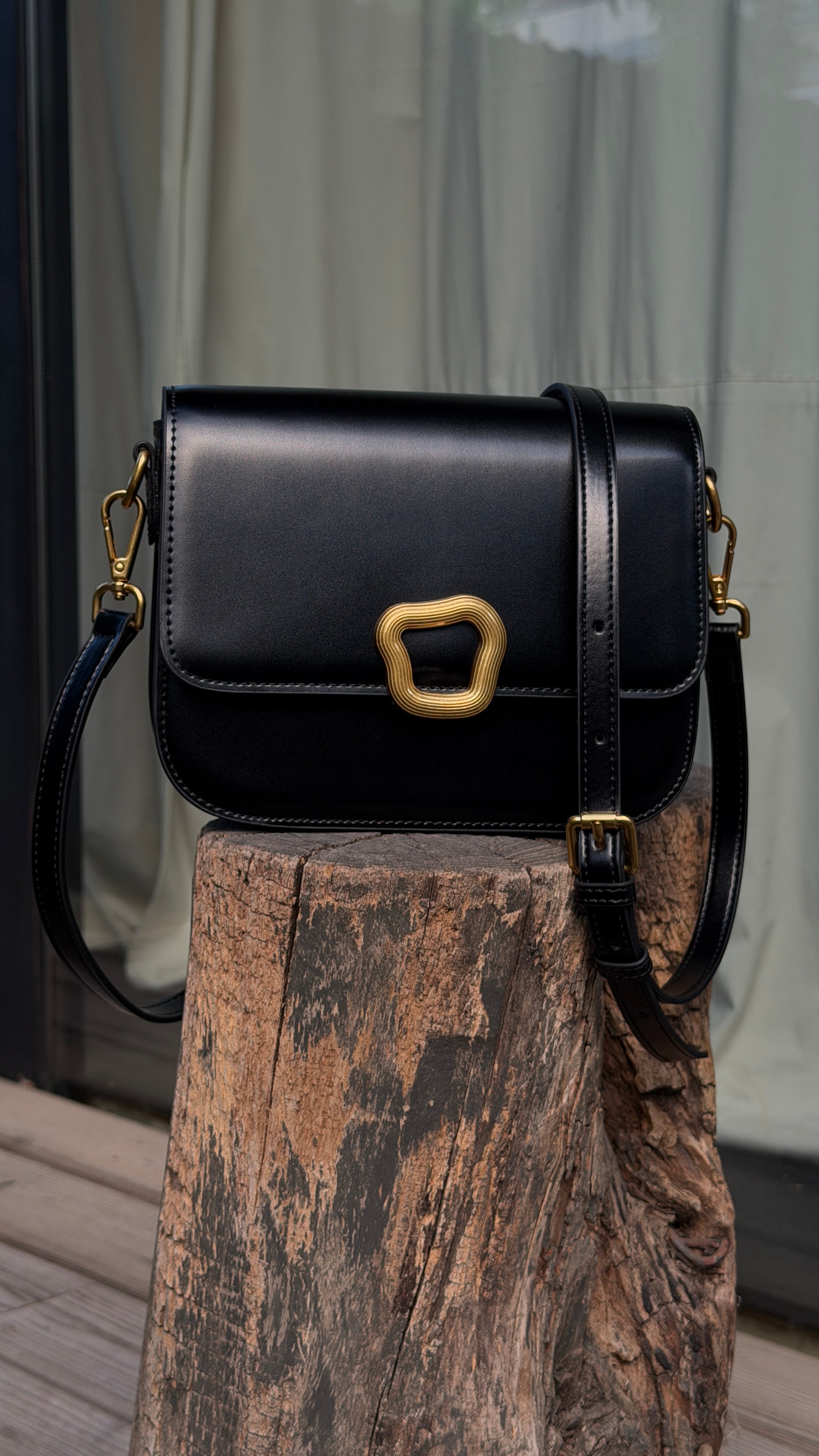 Geanta  Léa din piele naturală- crossbody compact