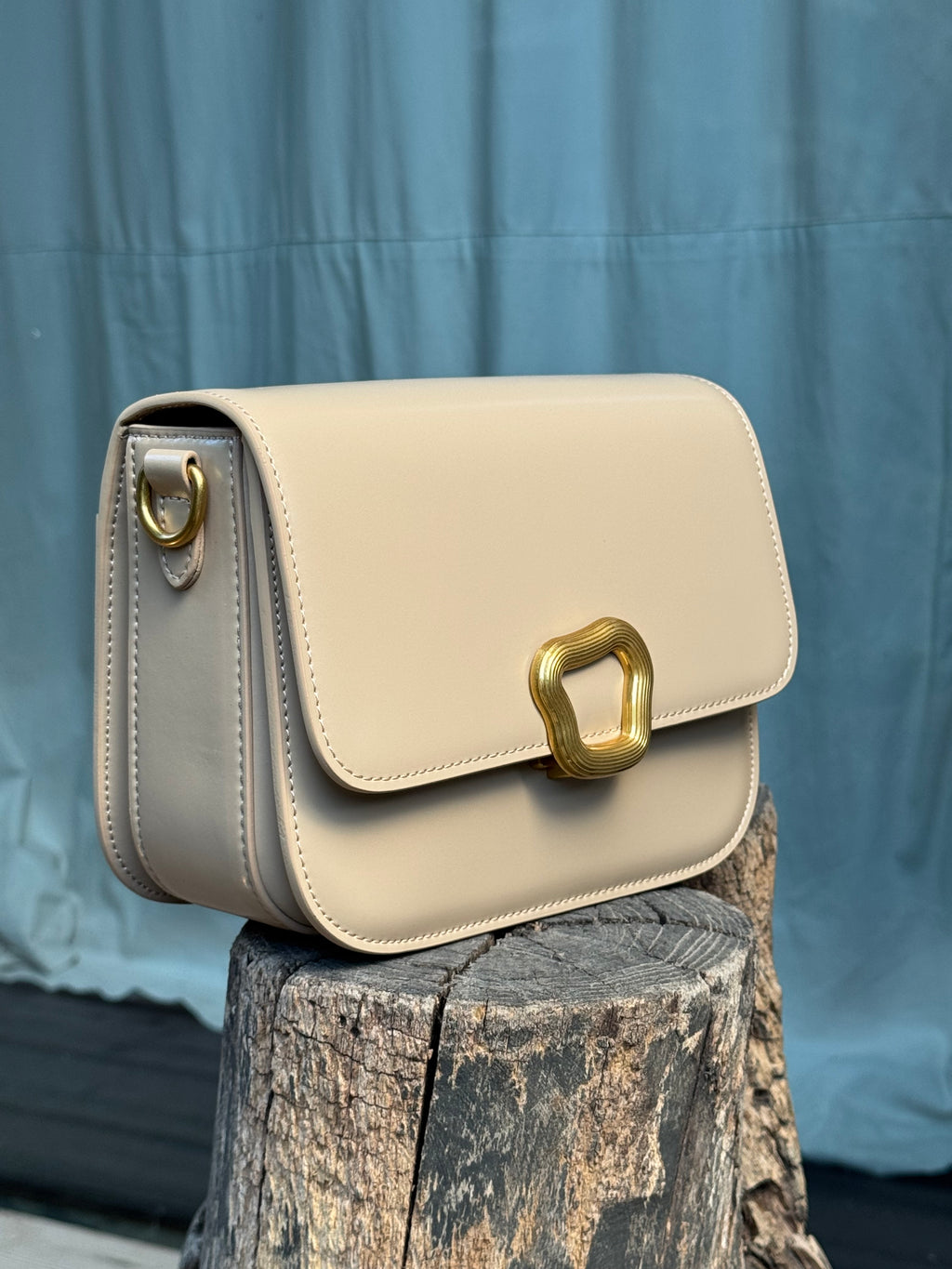 Geanta  Léa din piele naturală- crossbody compact